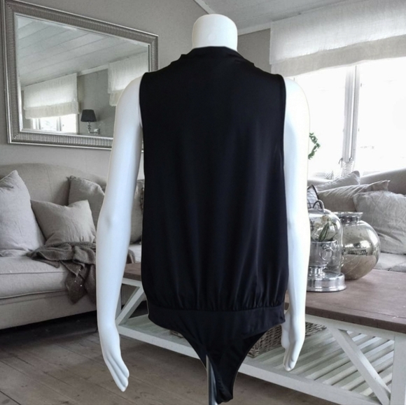 EXPRESS Black Cowl Neck Sleeveless Bodysuit L One Piece Shell Drape Neck Thong - Picture 3 of 16